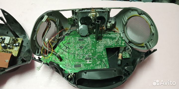 На запчасти магнитолу LG LPC53-X0