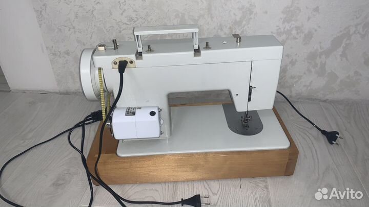 Швейная машинка Чайка 134А