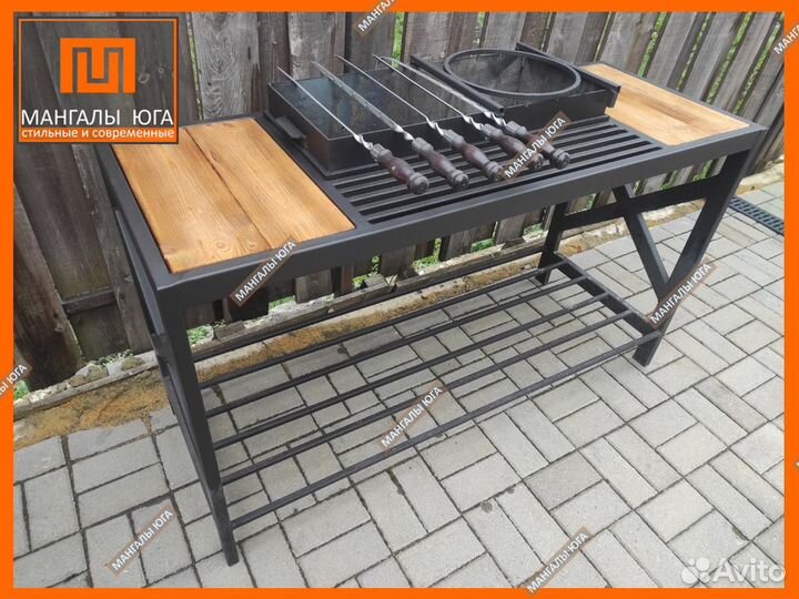 Мангал стильный с деревянными столиками