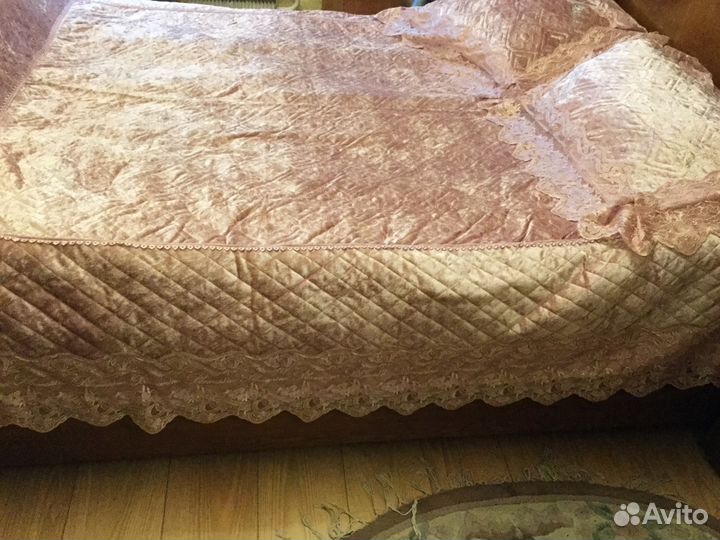 Комплекты на кровать покрывало и две наволочки