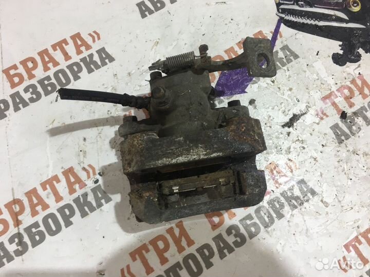 Тойота iQ Суппорт задний Прав