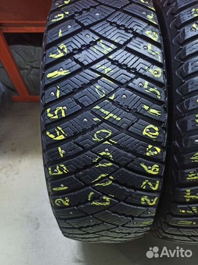 Goodyear UltraGrip Ice 215/65 R16 98T