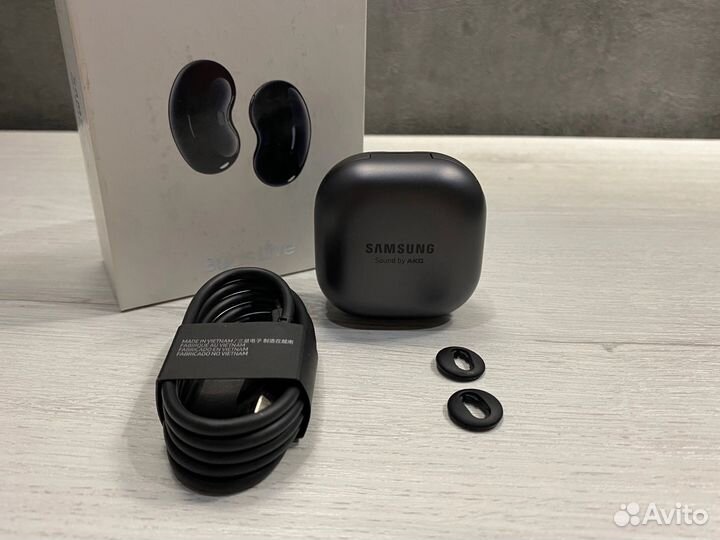 Беспроводные блютуз наушники Samsung Bads Live