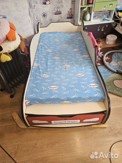 Детская кровать машинка