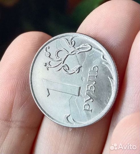 1 рубль 2019г. Смещение+ неровности на поверхности