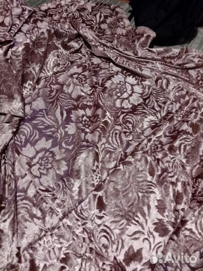 Отрезы ткани разных цветов