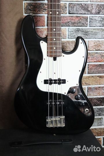 Бас-гитара Fender Jazz Bass Japan