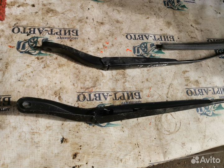 Поводок стеклоочистителя переднего Renault Megane