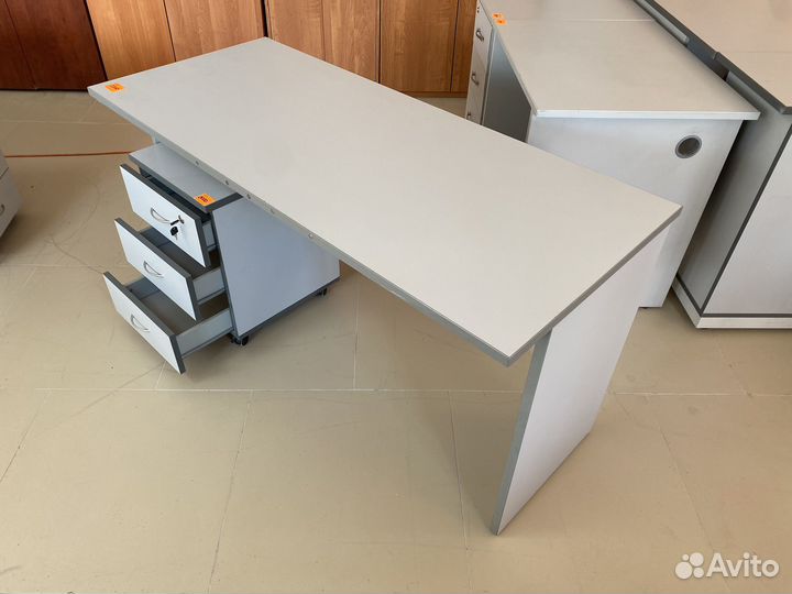 Стол офисный