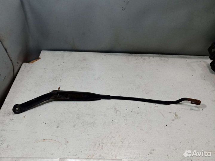 Поводок стеклоочистителя левый Opel Vectra B седан