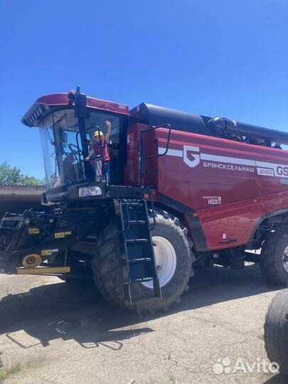 Уборка урожая 2- мя новыми комбайнами Палессе