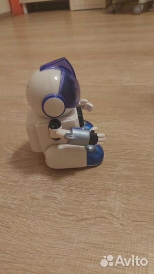 Робот на батарейках