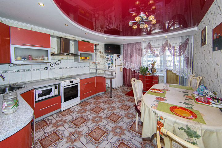 4-к. квартира, 123 м², 8/10 эт.