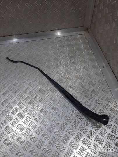 Поводок стеклоочистителя передний правый Hyundai