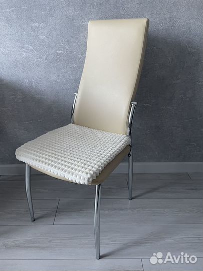 Стол со стульями