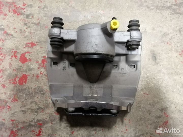 Суппорт передний A2044213181 mercedes