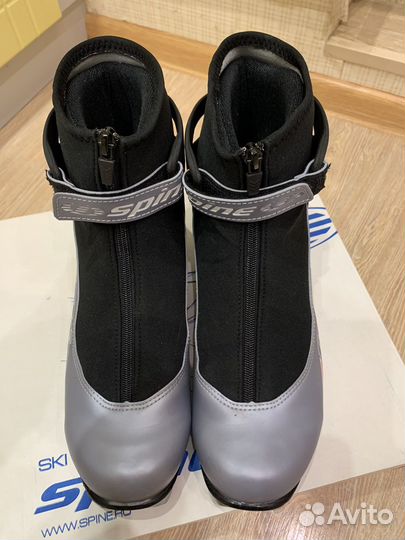 Лыжные ботинки