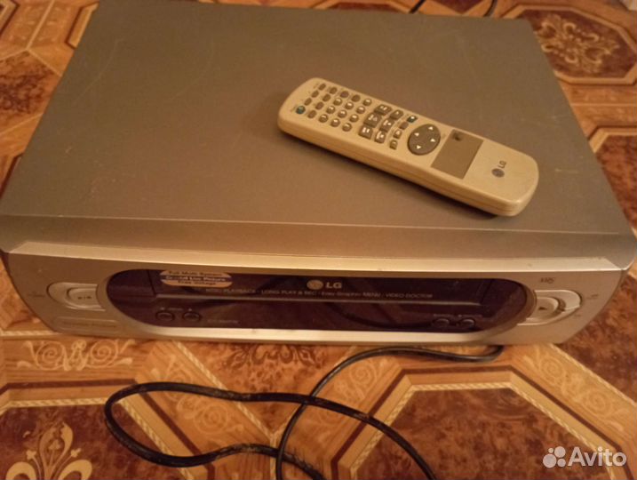 Видеомагнитофон LG