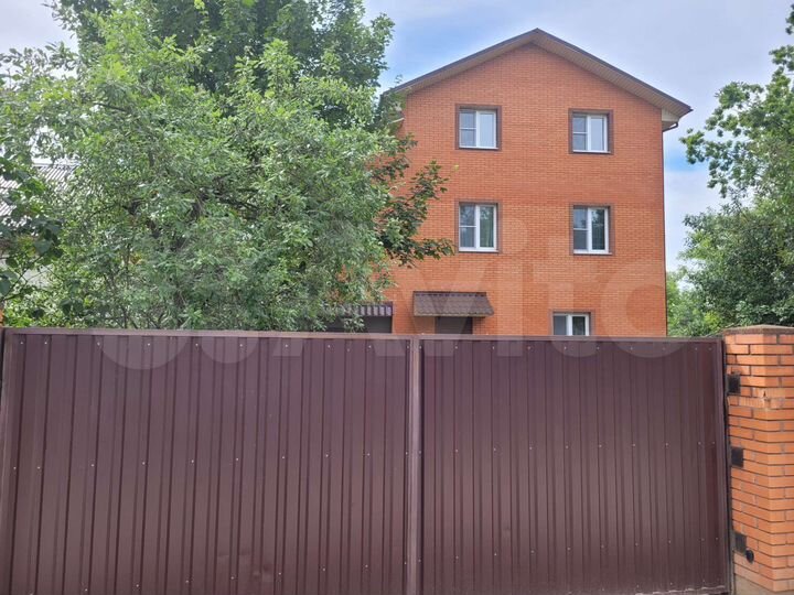 Коттедж 270 м² на участке 6 сот.