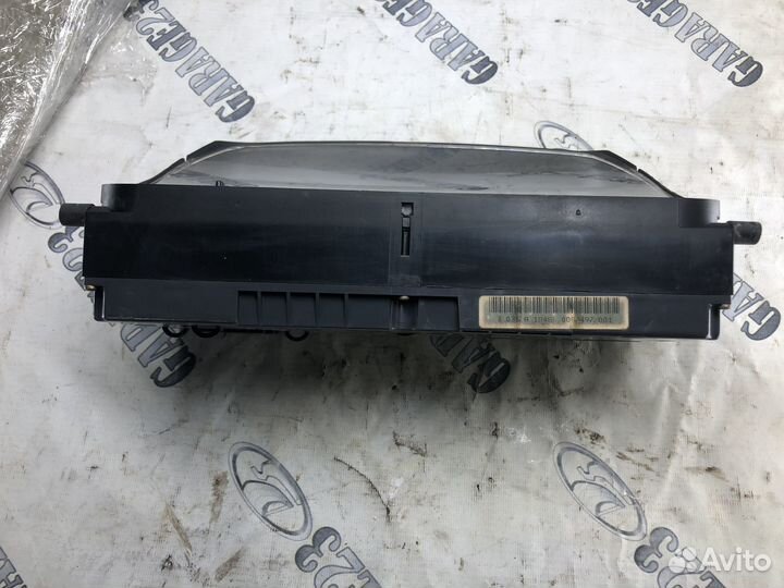 Щиток приборов Volkswagen Golf 3