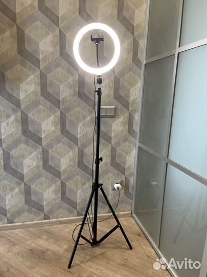 Кольцевая лампа со штативом