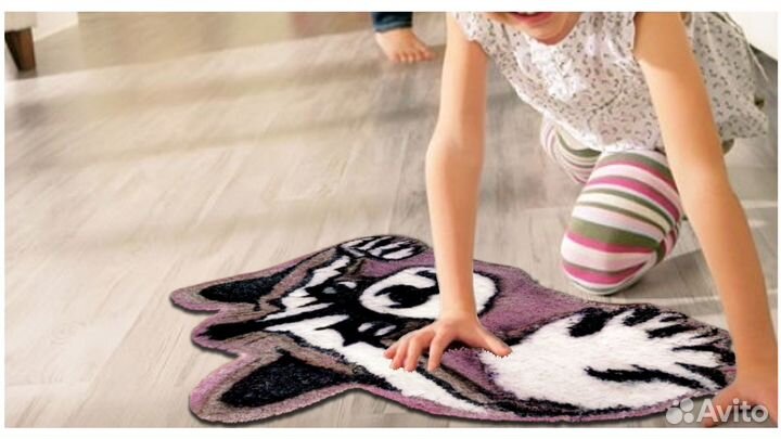 «Енот обережный» декоративный ковер ручной работы