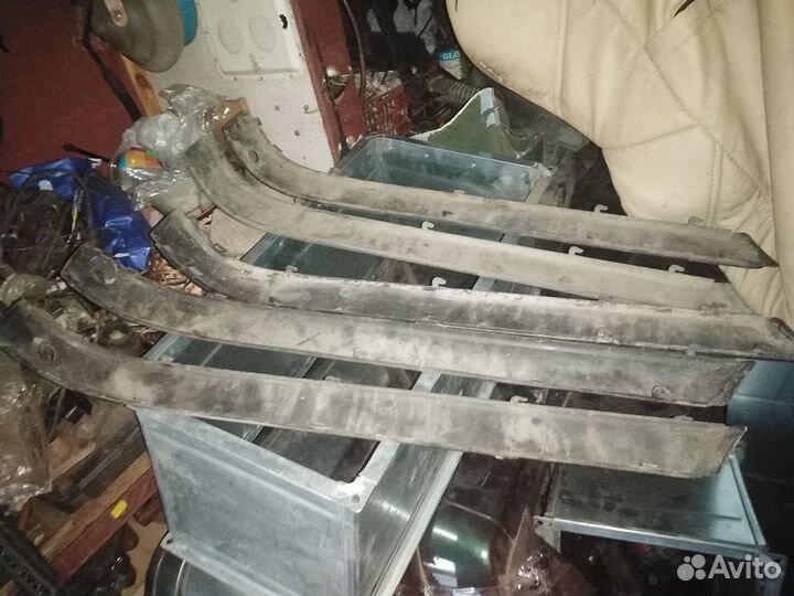Е34 задние молдинги бампера bmw e34