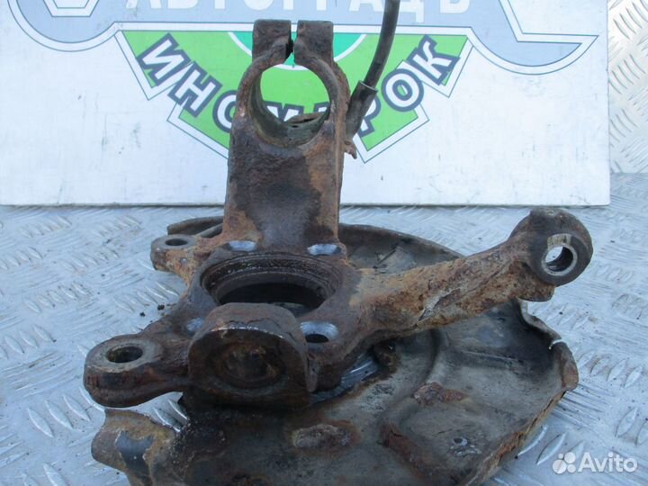 Кулак поворотный правый Volkswagen Caddy 3 2007г