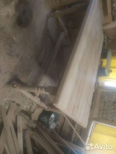 Дубовый обеденный стол