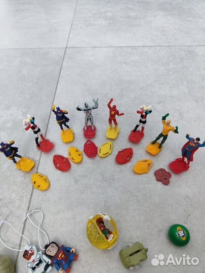 Игрушки из киндера пакетом