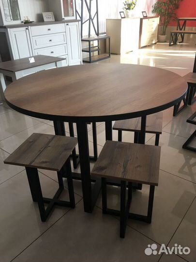 Стол обеденный