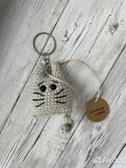 Брелок на ключи, сумку вязаный ручной работы
