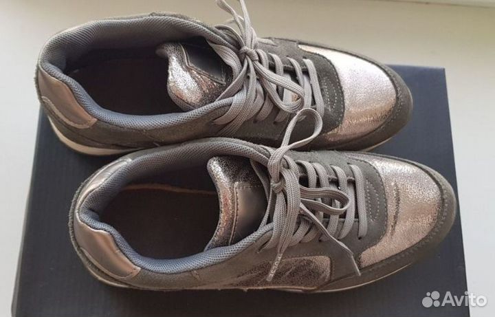 Кроссовки р. 38