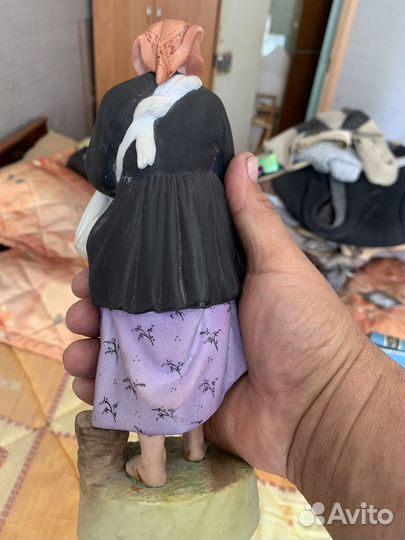 Фарфоровые статуэта