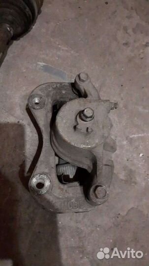 Hyundai ix 35 суппорт передний левый