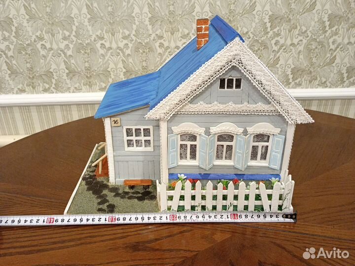 Интерьерный деревянный домик