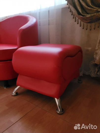 Офисное кожаное кресло