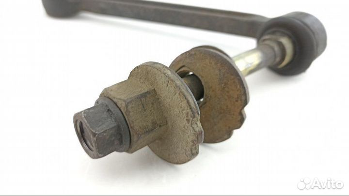 Тяга подвески задняя левая Toyota Crown JZS141