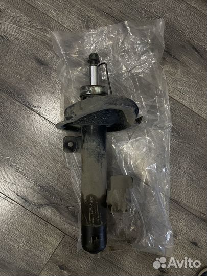 Амортизатор передний mazda 3 bl