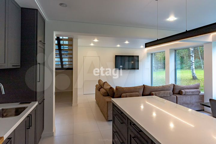 Дом 205 м² на участке 9,6 сот.