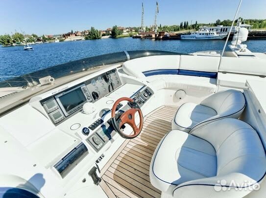 Моторная яхта Princess 21M