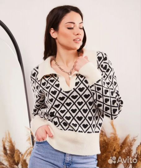 Свитер поло с сердечками