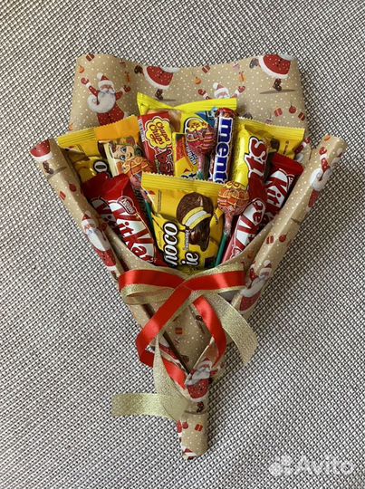 Букет из конфет шоколадок чупа-чупсов, орехов