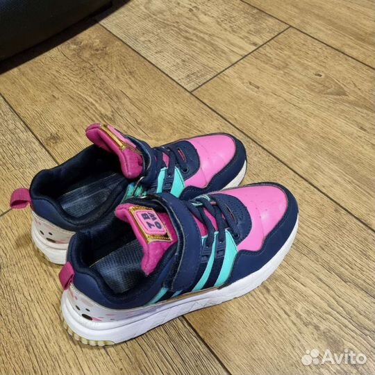 Кроссовки для девочки