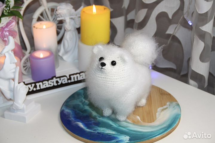 Вязаный белый шпиц