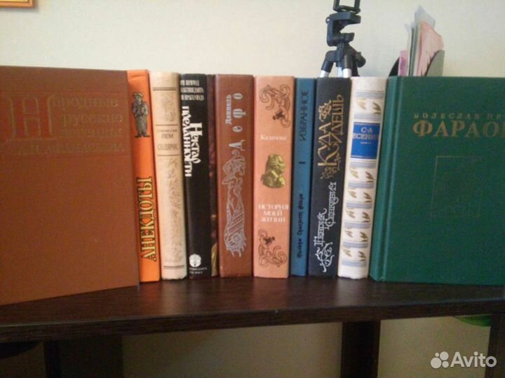 Книги из домашней библиотеки 1990х годов издан