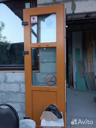 Дверь входная пластиковая