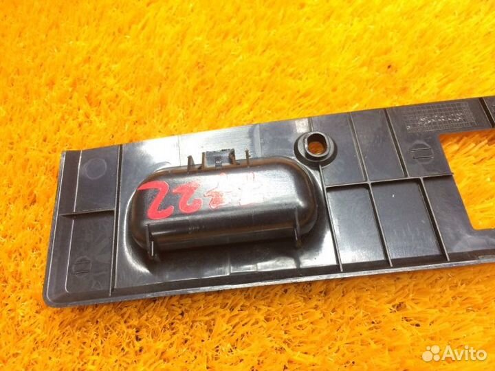 Накладка замка багажника Mercedes-Benz C-Class