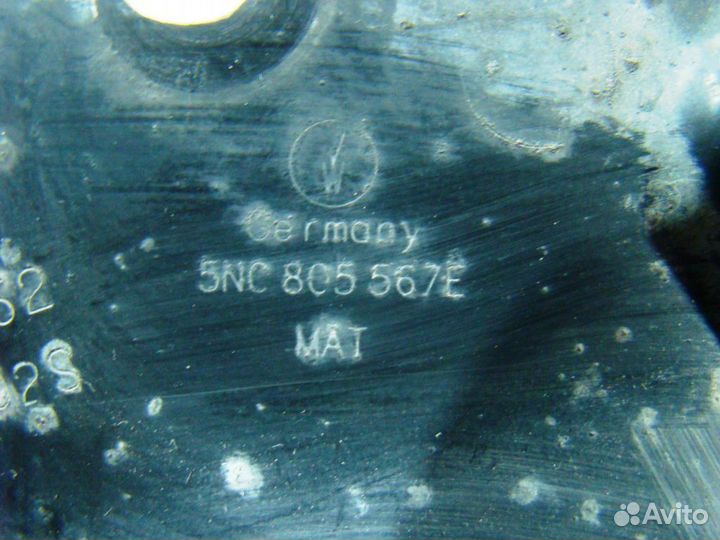 VW Tiguan 1 Кронштейн замка капота