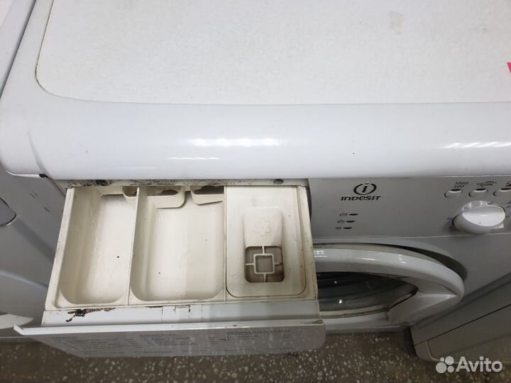 Стиральная машина Indesit узкая